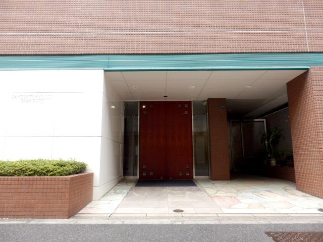 Entrance. Common areas