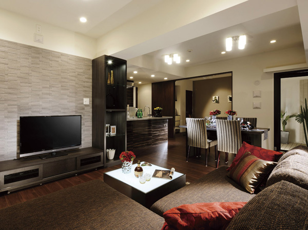 Room and equipment. Living room was installed floor heating ・ dining.  ※ In the apartment gallery, living ・ Dining facilities can be confirmed. (The room is different from the one of this sale)