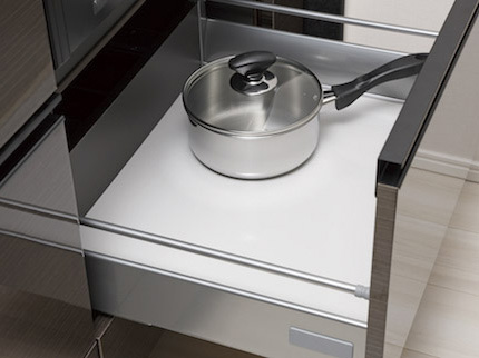 Kitchen.  [High-quality enamel bottom plate] The bottom plate is made of enamel of the slide housing. Easy seasoning, of course oil dirt also fell, We consider the ease of care. (Except for some)