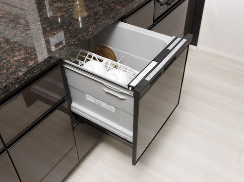 Kitchen.  [Built-in type of dish washing and drying machine] Align the kitchen door and the surface material, Smart dish washing and drying machine design is also matches the high interior. Since the pull-out usability is also good.