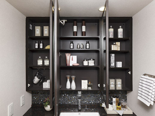 Bathing-wash room.  [Mirror back the entire storage] The back side of the large mirror, The entire storage cabinet installation. Also dismissed and clean small parts around the wash basin with a large storage capacity.