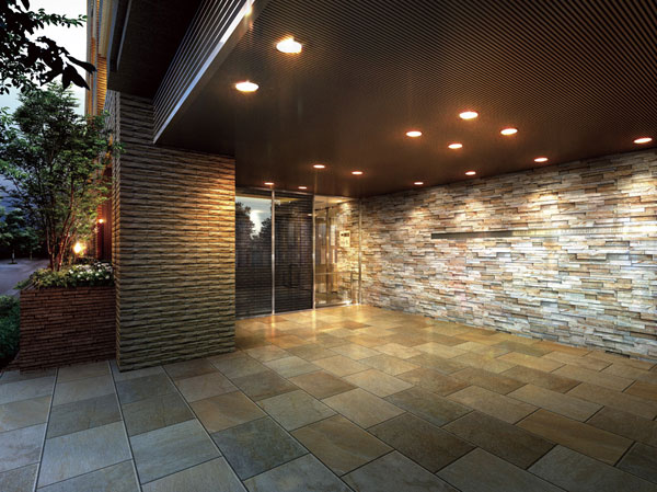 Shared facilities.  [Important to the appearance design that warmth is felt the texture of the material] Materials are carefully selected some of the facial expressions, such as coating the walls of even the tiles and 鏝押 with a fine vertical ribs. Adopt a mountain-type tile with a large irregularities in the foundation part close to the person's point of view. Changing the shade to match the angle of the sunlight, It makes an air of depth of flavor that varies with transitory time. (Entrance Rendering)