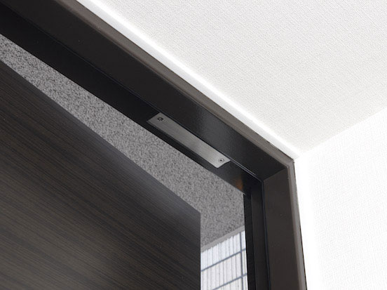 Security.  [Entrance security sensors] An alarm sound and the front door is opened at the time of the sensor set of, I rushed ALSOK guards. (Same specifications)