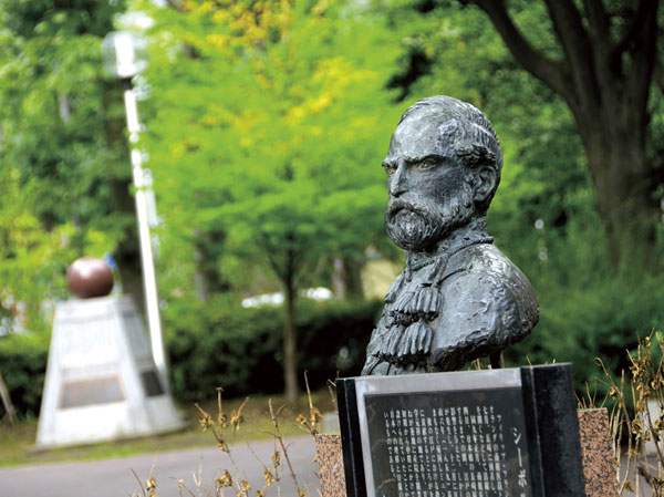 Surrounding environment. Siebold bust (about 290m, 4-minute walk)