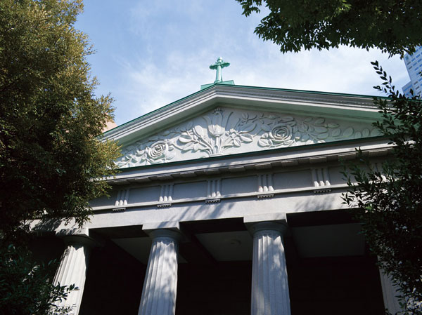 Surrounding environment. Chuo Akashicho, Former foreign connate land. Time that has been decorated with the early Meiji opening of the country was left behind here in the exoticism and a variety of origin of memory. Now in this land became a residential area that is nestled in the green, You born mansion wrapped in peace. "Oberstdorf Akashicho Residence". Proud of the city center while overlapping the serenity and history of the city, Living that watered the green starts. (Catholic Tsukiji Church / About 80m, 1-minute walk)