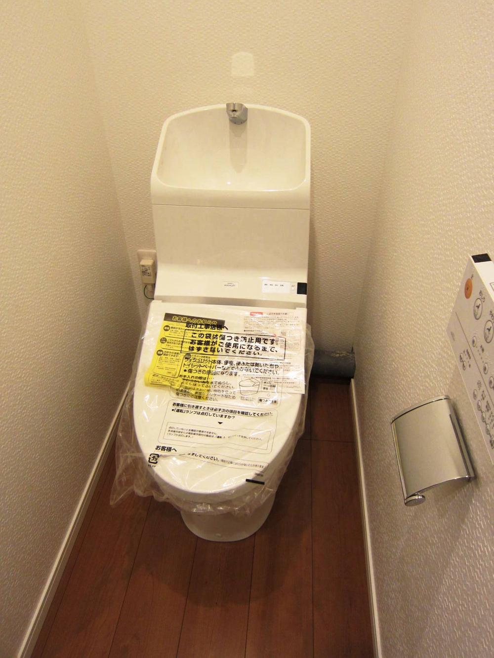 Toilet. Indoor (12 May 2013) Shooting