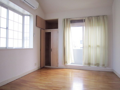 Living and room. Western-style 8 pledge