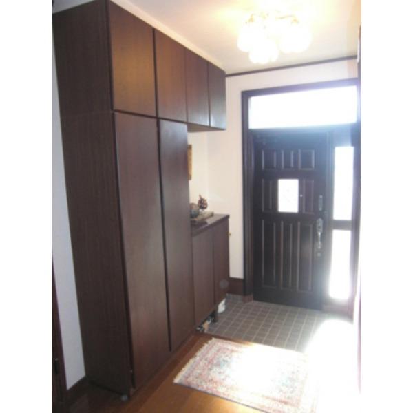 Other local. First floor entrance