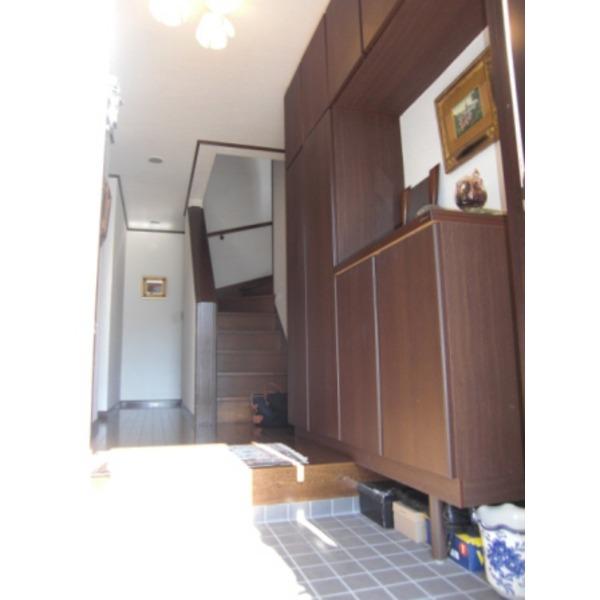 Other local. First floor entrance