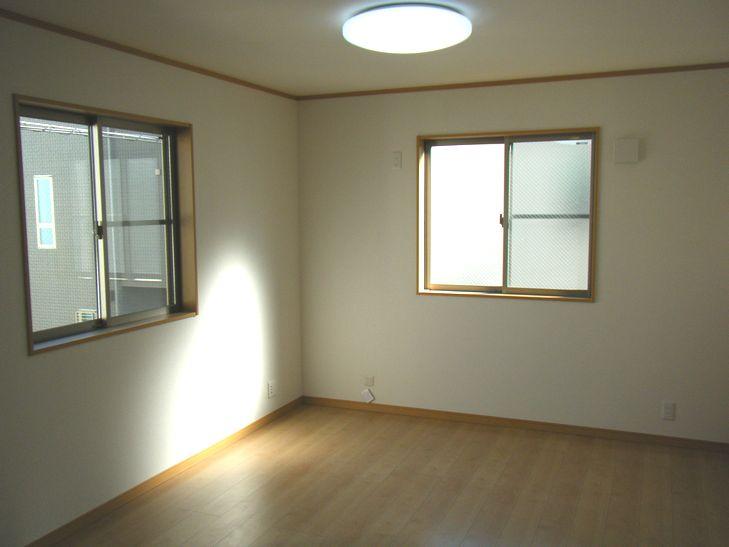 Same specifications photos (living). Example of construction (living)