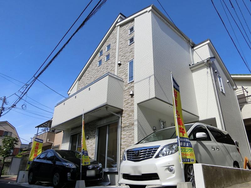 Car space Prius ・ Because there is a breadth of leeway that Alphard is parked, It is possible to do to keep parked your car at the time of visitor.  Local (10 May 2013) Shooting