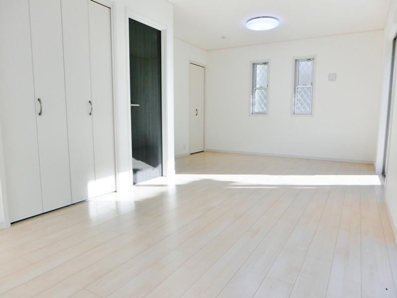 Non-living room. 1F (Western-style 6 Pledge 2 room) has become now the current 12 quires 1 room. It can in 2 room partitions the wall in the future. 