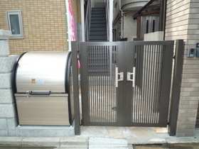 Other common areas. With happy dust box