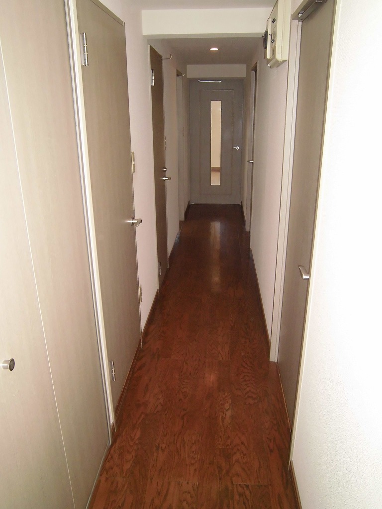 Other room space. Corridor