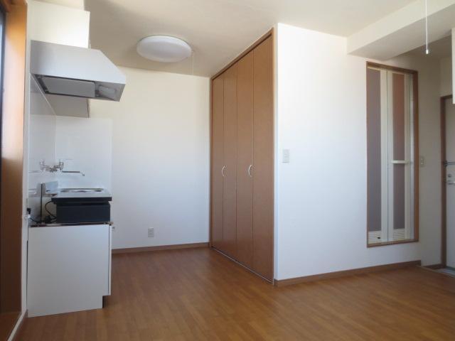 Living and room. Western-style 1