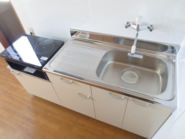 Kitchen. Kitchen (with IH2 neck)