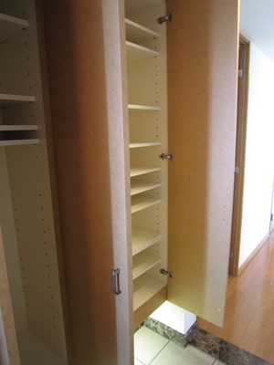 Entrance. Thor type of shoe box equipped