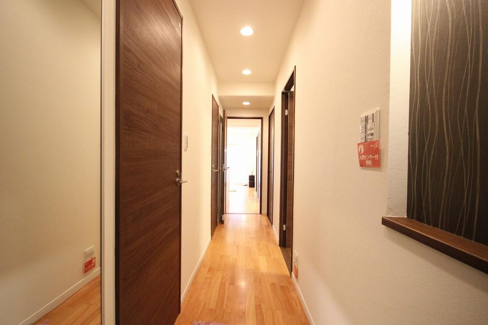 Entrance. Upon entering the front door is a bright space
