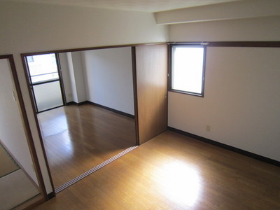 Living and room. Corner room ・ There is a window in the dining