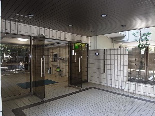 Entrance. Management system good and very beautiful entrance