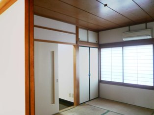 Living and room. Relaxing Japanese-style room Tatami is now Omotegae