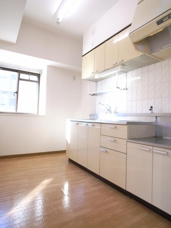 Kitchen. Convenient mixing water washing to cooking