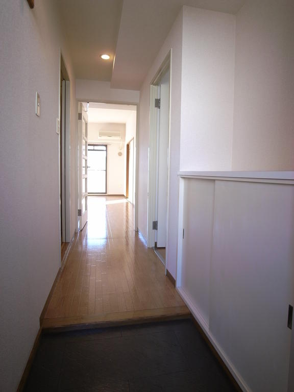 Entrance. With shoe box