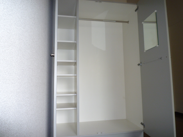 Receipt. Kagamizuke in closet. Something useful in a busy morning