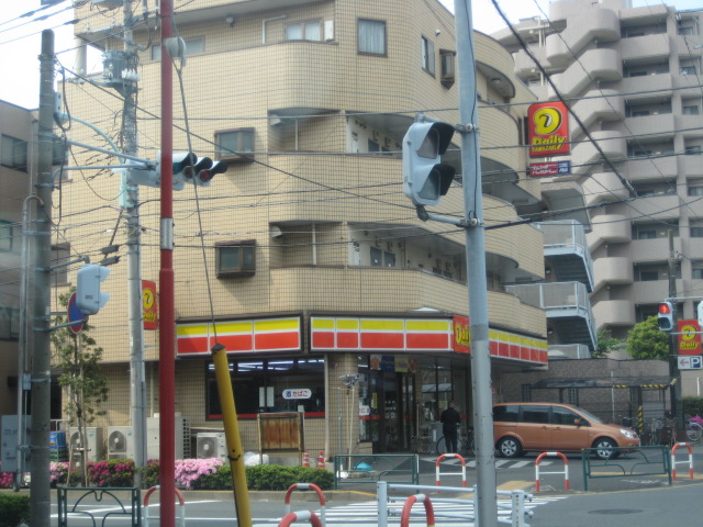 Convenience store. Daily Yamazaki Minamishinozaki 2-chome up (convenience store) 596m