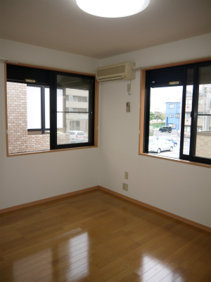 Other room space. Two-sided lighting