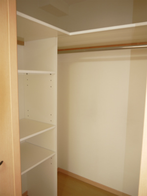 Receipt. Walk-in closet