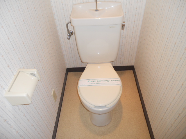 Other room space. WC