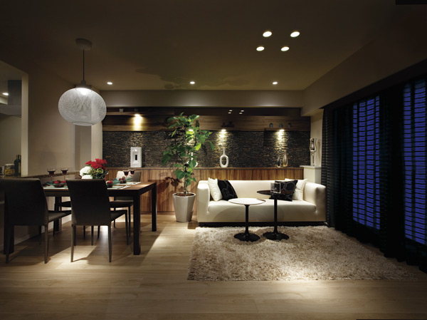 Living.  [living ・ dining] Family living of everyone is loose and relax fine nestled ・ dining. (Indoor photo model room E the following types of posts)