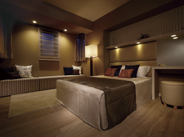 Living.  [Western-style 1] The Western-style 1, which is the main bedroom set up a walk-in closet of a large capacity.