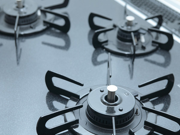 Kitchen.  [The top plate] The top plate adopts the top plate of the hyper-glass coating with excellent durability. Strongly to heat and shock, It is easy to clean. (Except for some)