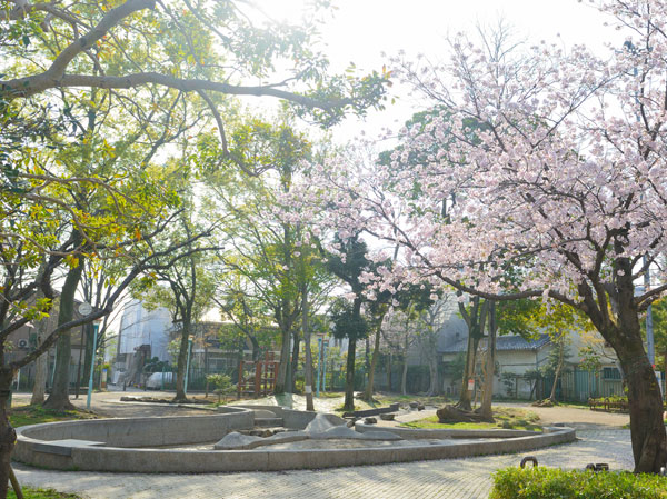 Surrounding environment. Koiwa of Forest Park (about 50m ・ 1-minute walk)