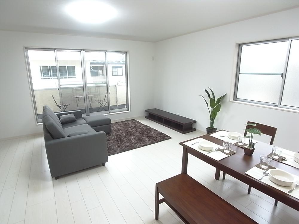 Living. We are living in the model house D Building. Warm is living in with under-floor heating.