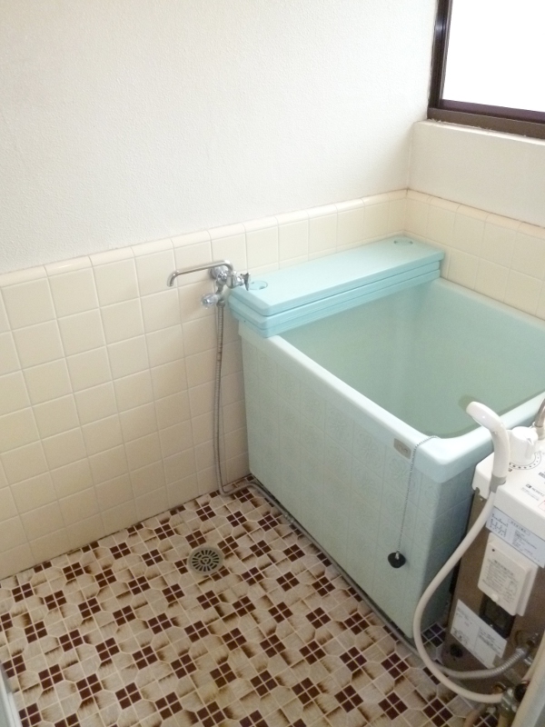 Bath. Yes window. You add 炊式.