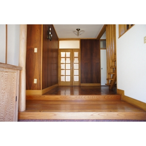 Entrance. Entrance Storage Yes