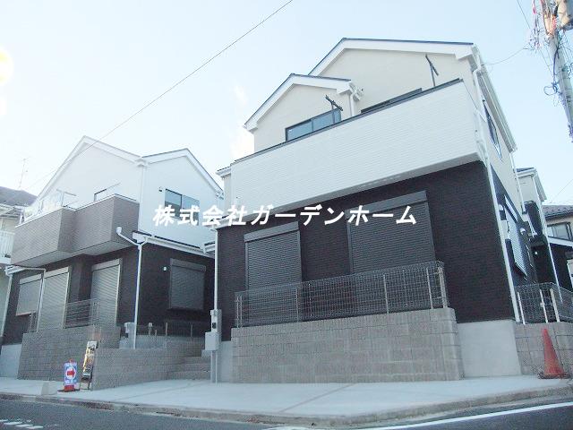 Local appearance photo. Less the entire surface of the road the car street