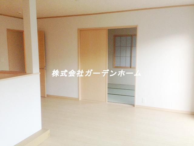 Living. Living and Tsuzukiai of Japanese-style, It is safe to Nozoke also situation of children in the nap