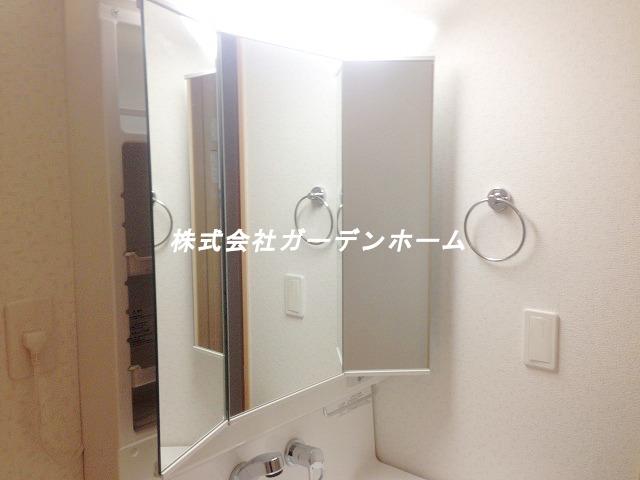 Wash basin, toilet. Independent wash basin indispensable for grooming