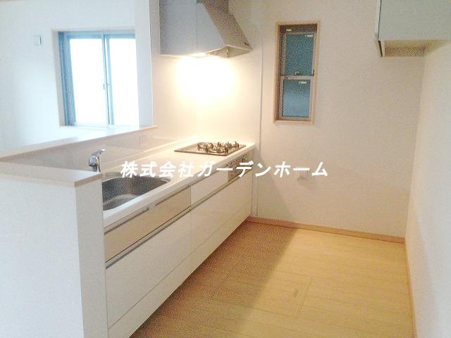 Kitchen. Popular face-to-face system kitchen to wife