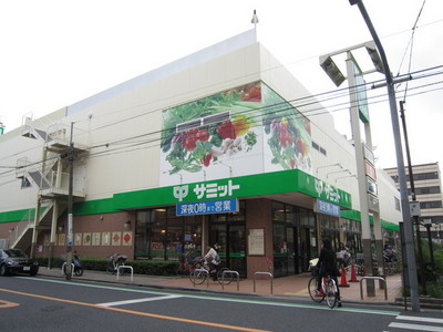 Supermarket. 1200m to Summit (super)