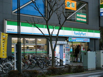 Convenience store. 300m to Family Mart (convenience store)