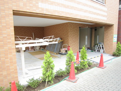 Entrance. Shinkoiwa Station a 10-minute walk ・ There is shopping street in to the station shopping Easy