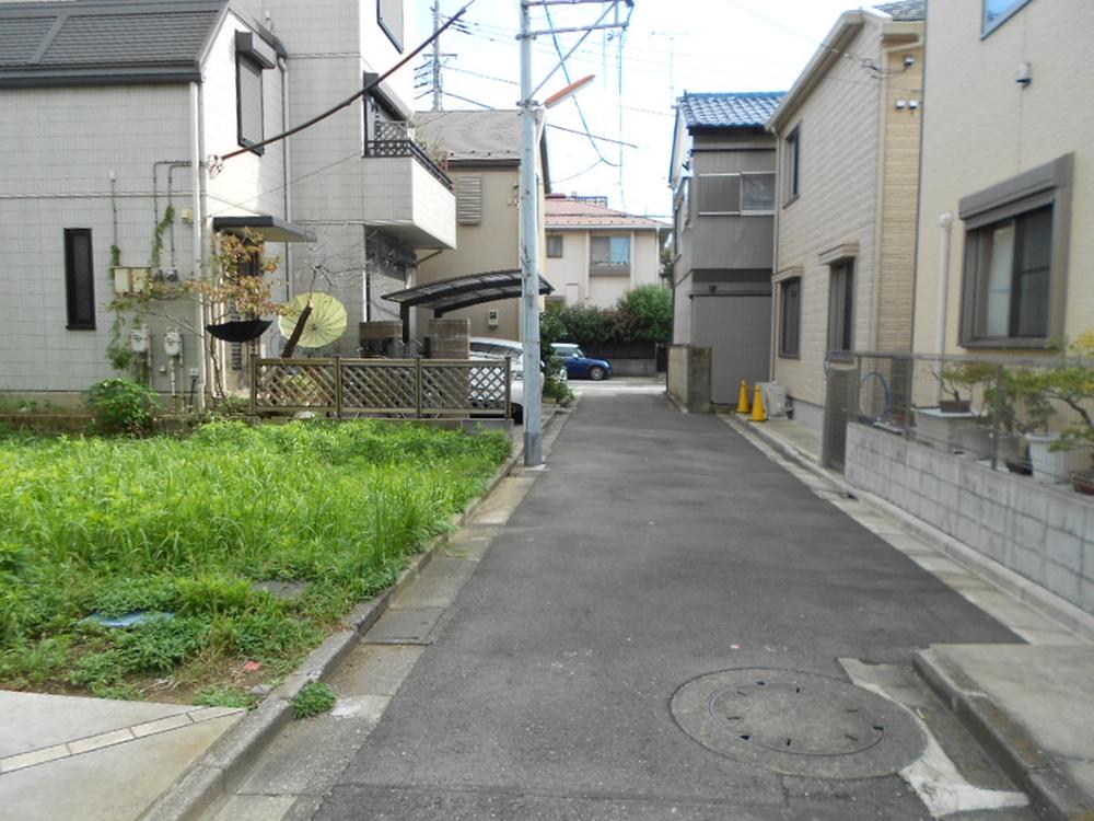 Local photos, including front road. Local (10 May 2013) Shooting Since the relatively new house is built on the periphery, The surrounding atmosphere is also good