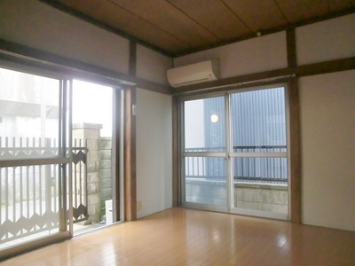 Living and room. The living room is all two-sided lighting ・ Flooring