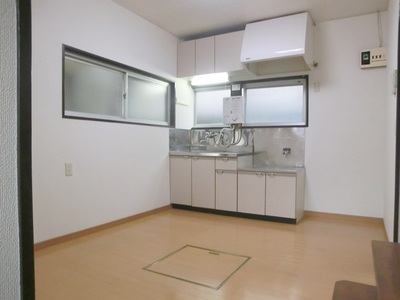 Living and room. Dining space.