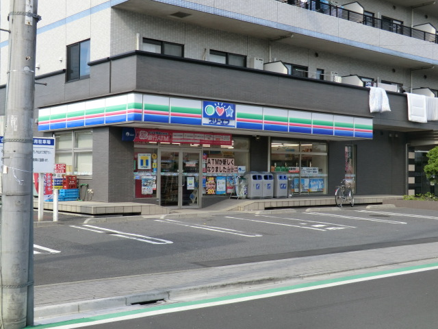 Convenience store. Three F until the (convenience store) 654m